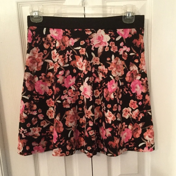 H&M Dresses & Skirts - H&M Black Skater Skirt With Pink Roses
